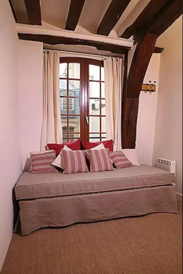 Charming Cosy Triplex In Trendy Marais Apartmán *