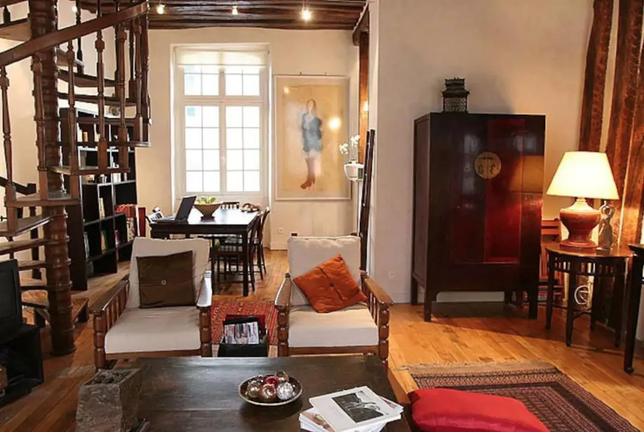Charming Cosy Triplex In Trendy Marais Paříž